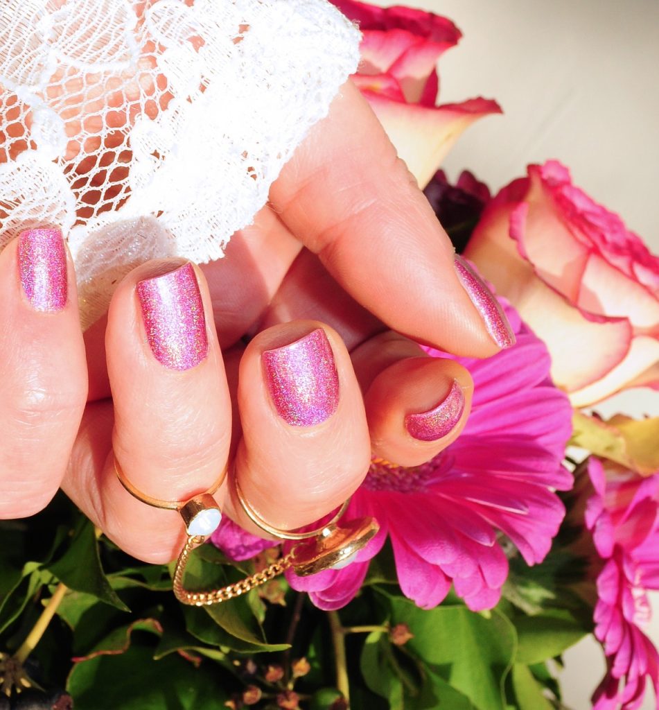 nail polish, beauty, fingernails-2171194.jpg